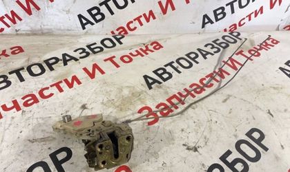 Замок боковой двери задний правый Nissan Cefiro