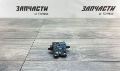 Замок двери багажника задний Nissan Qashqai J10