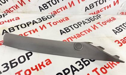 Накладка стойки лобового стекла правая Nissan