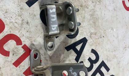 Петля двери задняя правая Toyota Corolla 120 1nzfe