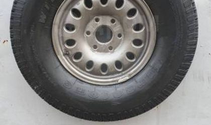 Продам запасное колесо 275/65/16 Firestone во Владивостоке