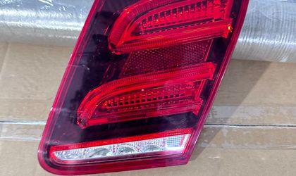 Фонарь крышки багажника правый Mercedes-Benz W212