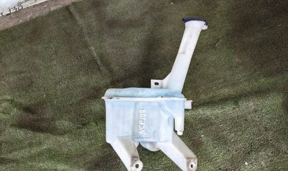 Бачок омывателя Toyota Ractis NCP100 1NZFE 1E7 2010