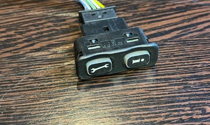 Кнопка экстренного вызова Mercedes A2208215651