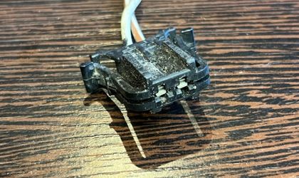 Разъем фишка динамика Mercedes A2105456328