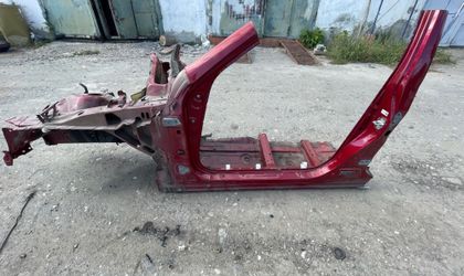 Передняя левая часть кузова Lexus IS250
