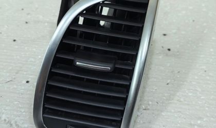 Воздушный дефлектор правый Audi Q7 4L 