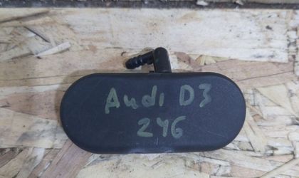 Форсунка омывателя правая Audi A8 D3 
