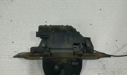 Замок крышки багажника Range Rover L322