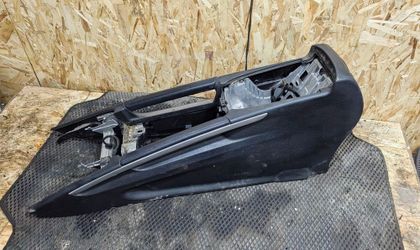 Подлокотник центральный Mercedes ML w164