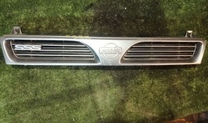 Решетка радиатора Nissan Sunny N14 1990