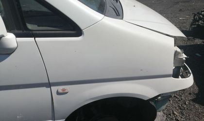 Крыло переднее правое Nissan Serena II (C24) 2000