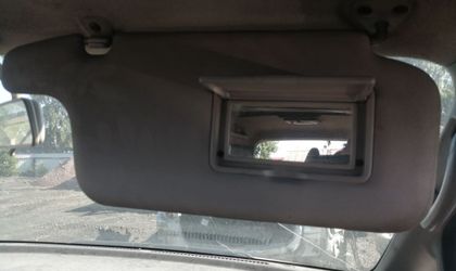 Козырек солнцезащитный правый Nissan Serena II...