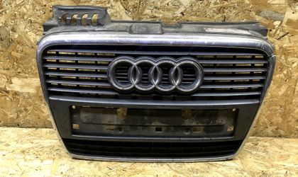 Решетка радиатора Audi A4 B7 дефекты