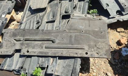 Защита днища левая F30