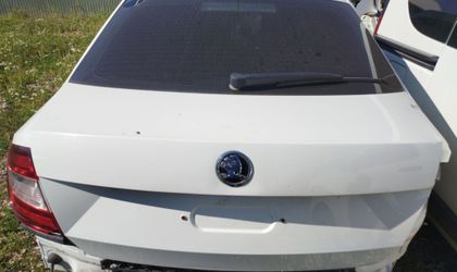 Крышка багажника Skoda Rapid, I рест цвет белый 