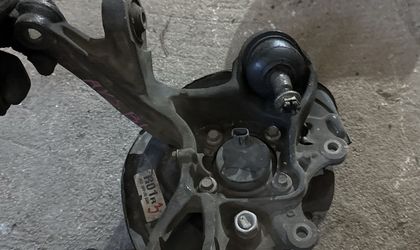 Цапфа задняя правая Toyota Avensis T250 (2003—...