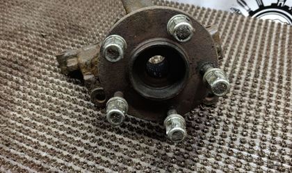 Поворотный кулак левый Mazda MPV, II (LW) 2002